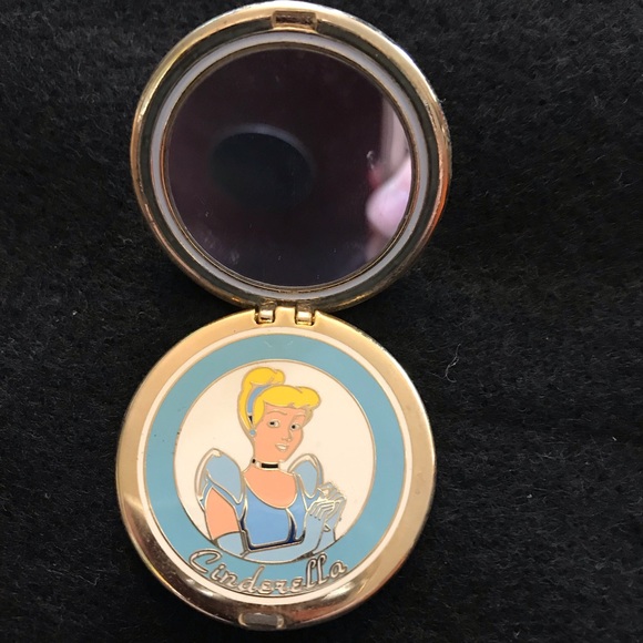 Disney park Cinderella collector pin - Picture 2 of 3